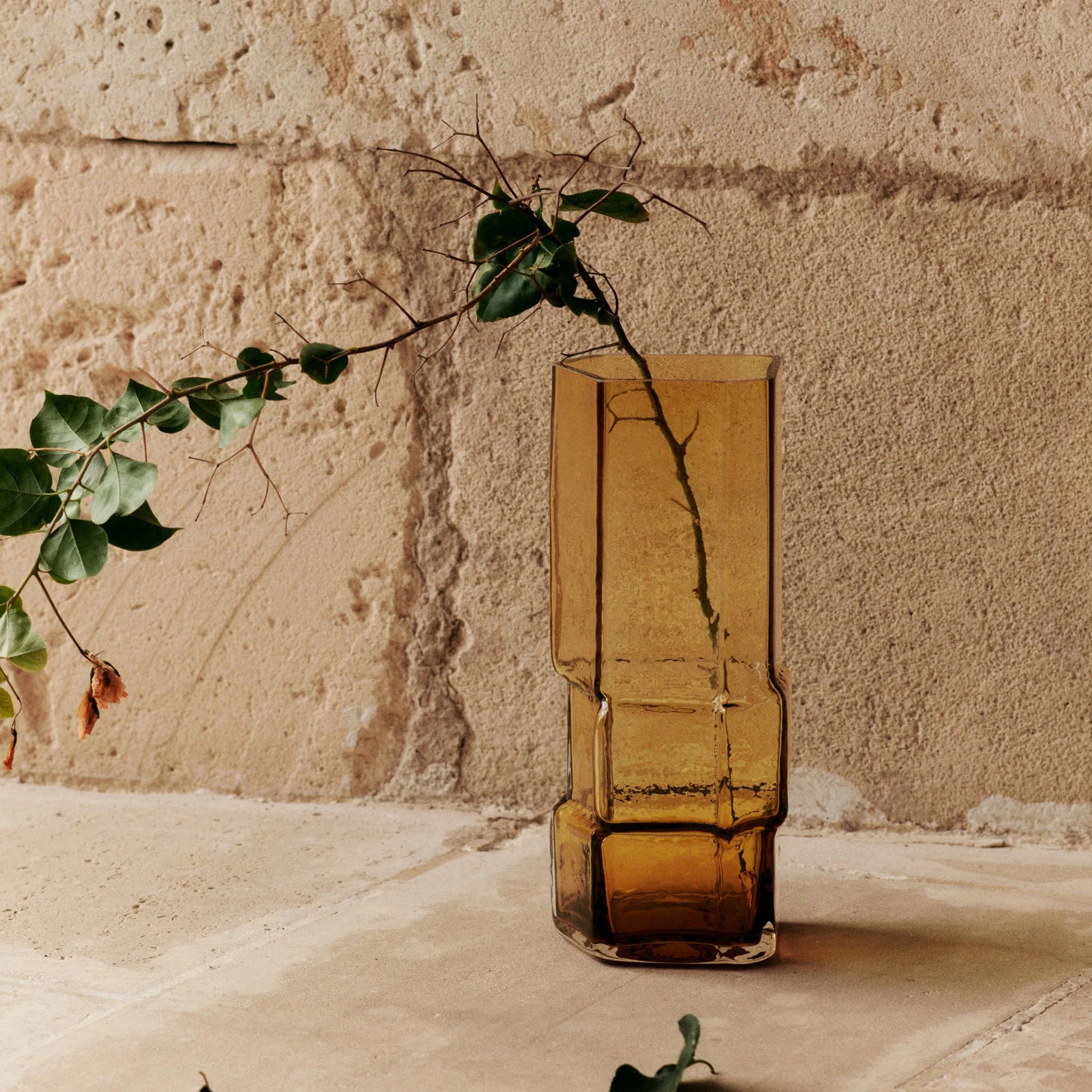 FERM LIVING Muro Vase, H38cm, Recycled Amber - Image 4
