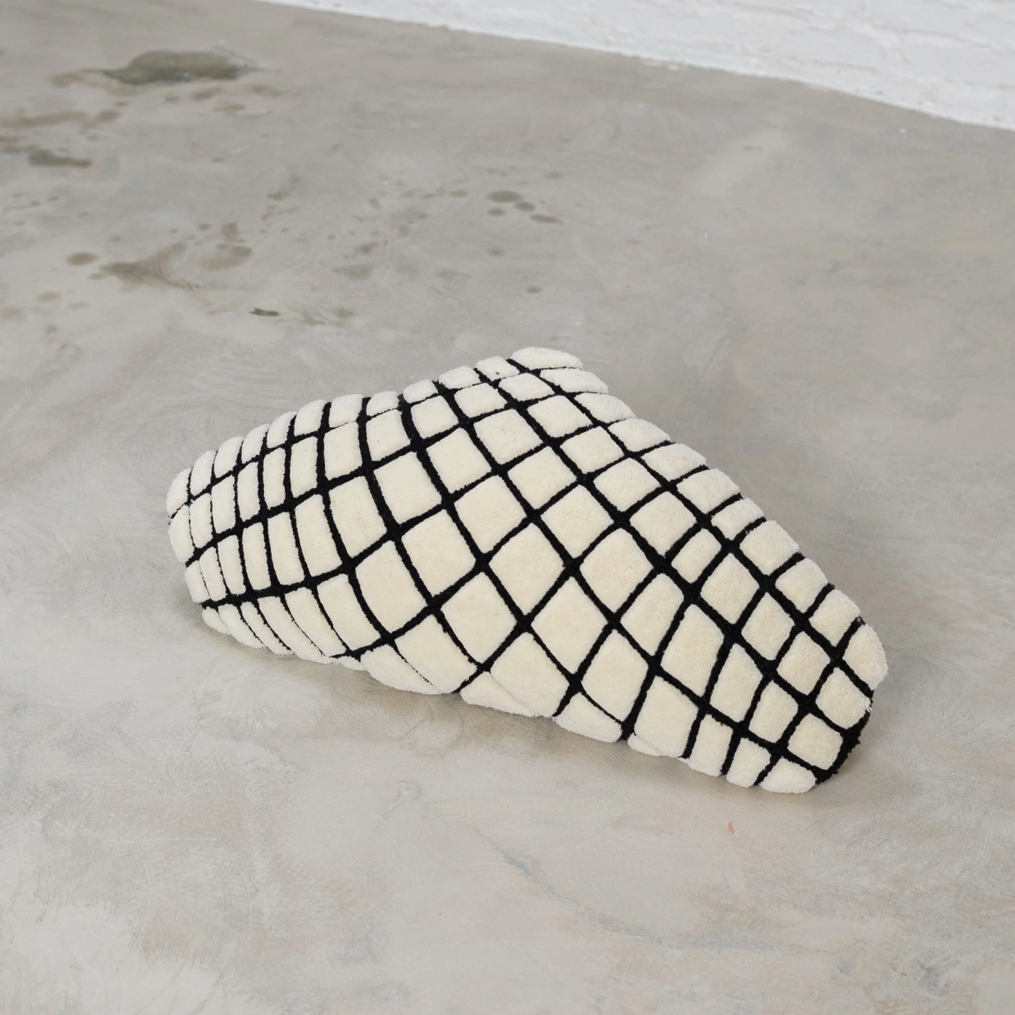 HAUS ÜGER Grid Slim Cushion, 40x80cm, Off-White - Image 5