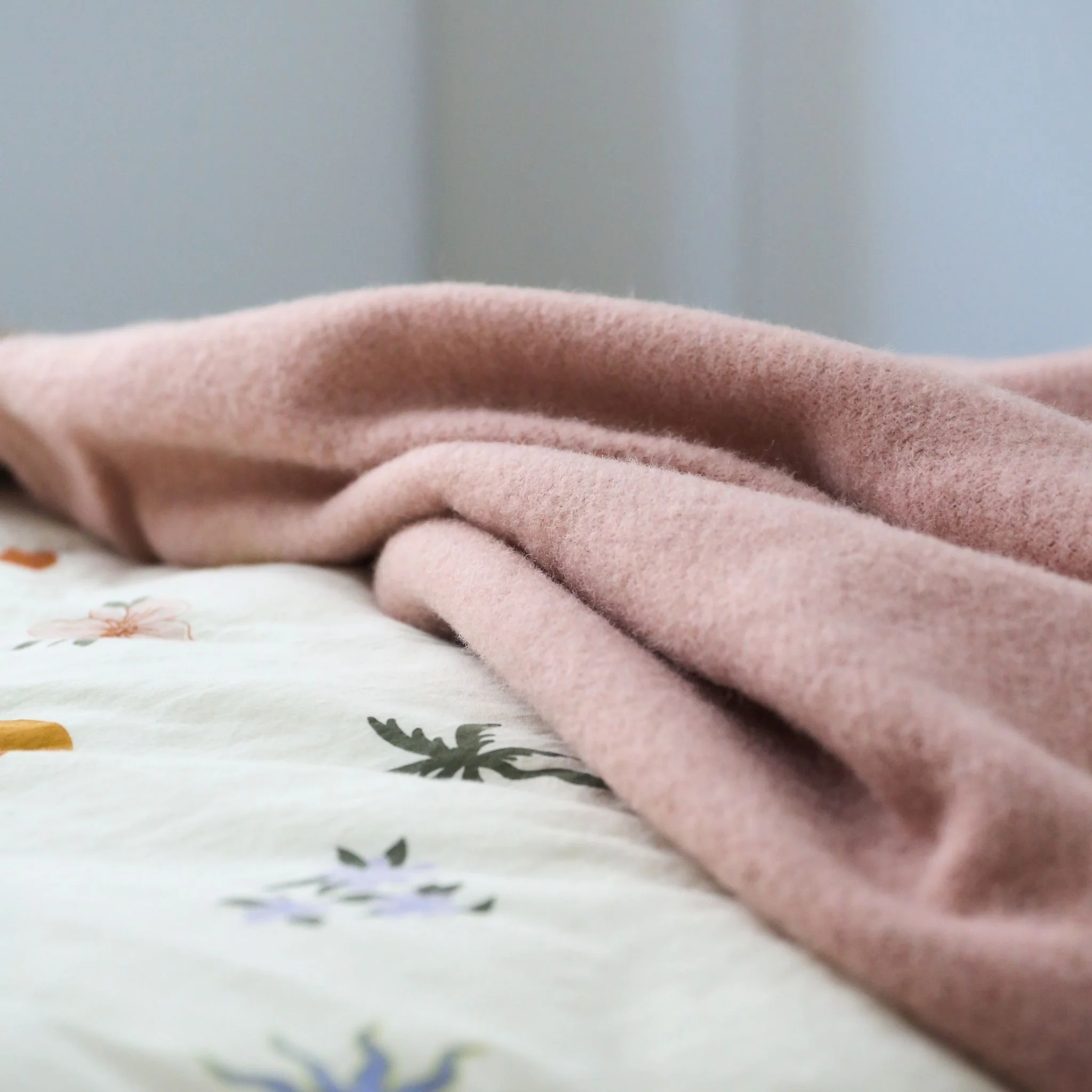 KLIPPAN True Wool Throw Blanket, Pink - Image 3