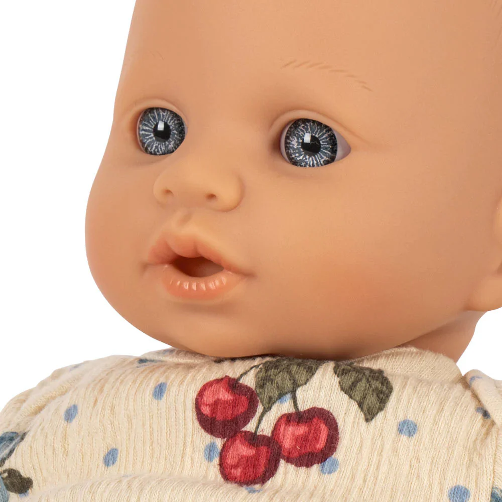 KONGES SLØJD Tara Baby Doll, Marmelatta - Image 3