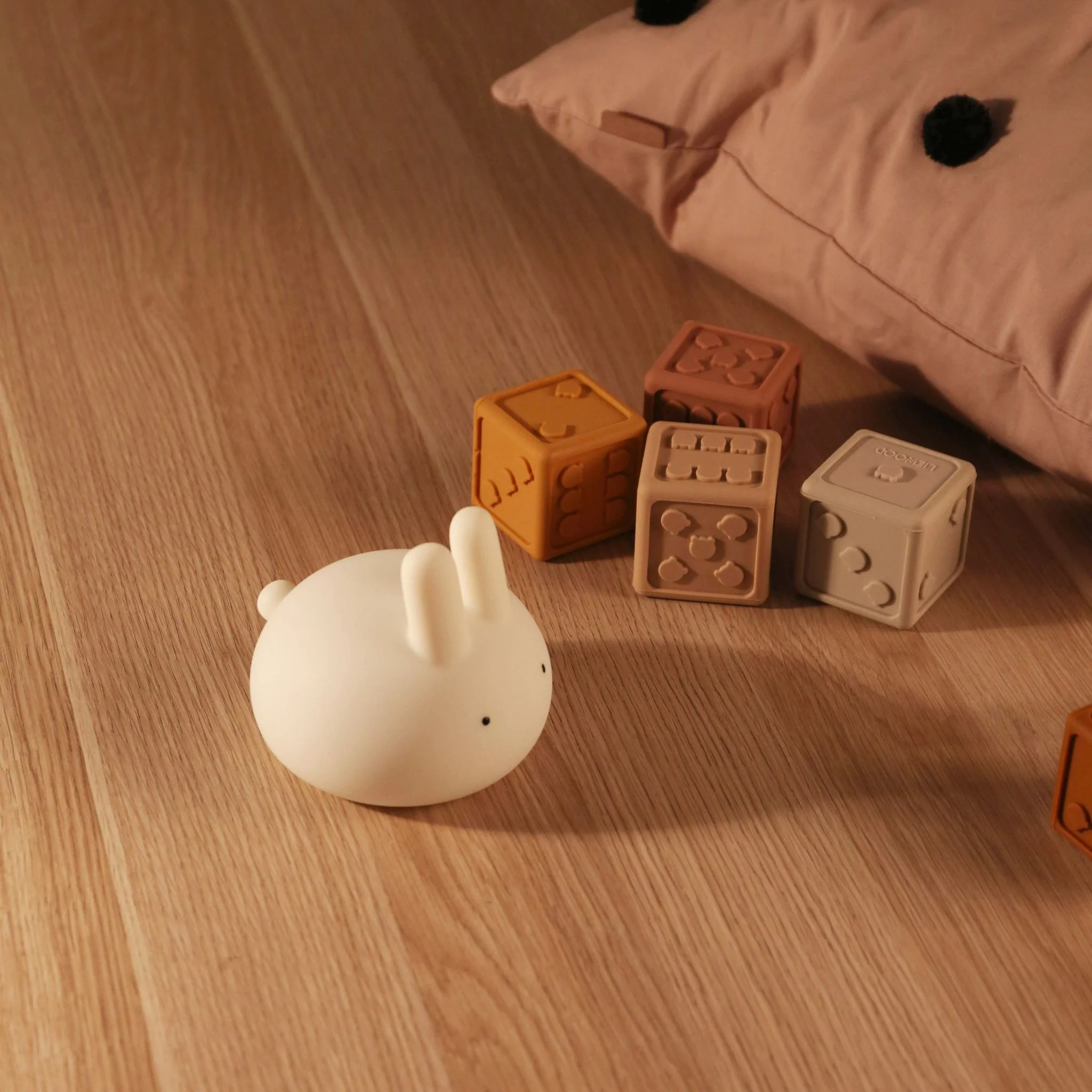 DESIGNSTUFF LUMA Lapin Rabbit Night Lamp, White - Image 6