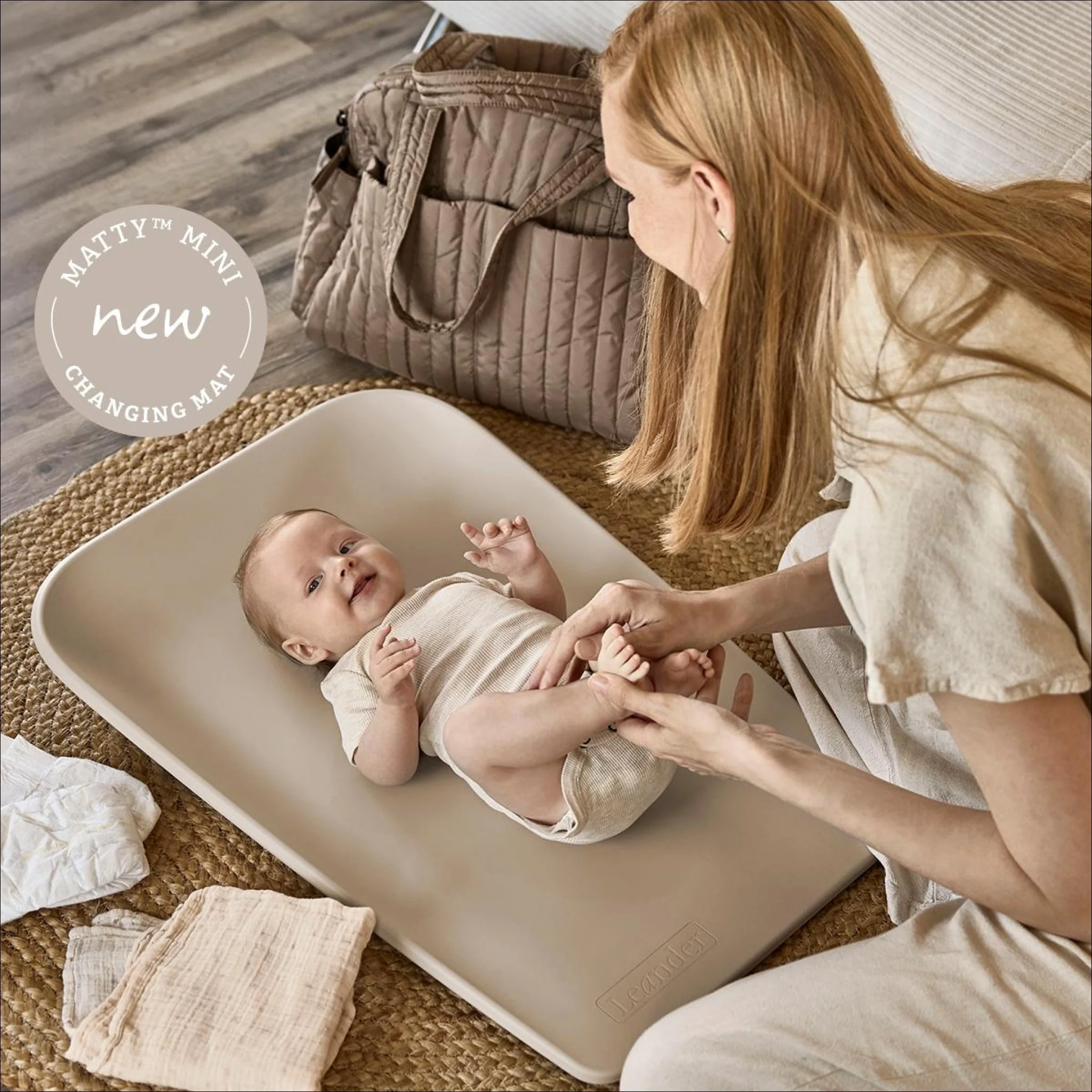 LEANDER Matty Mini Changing Mat, Cappuccino - Image 3
