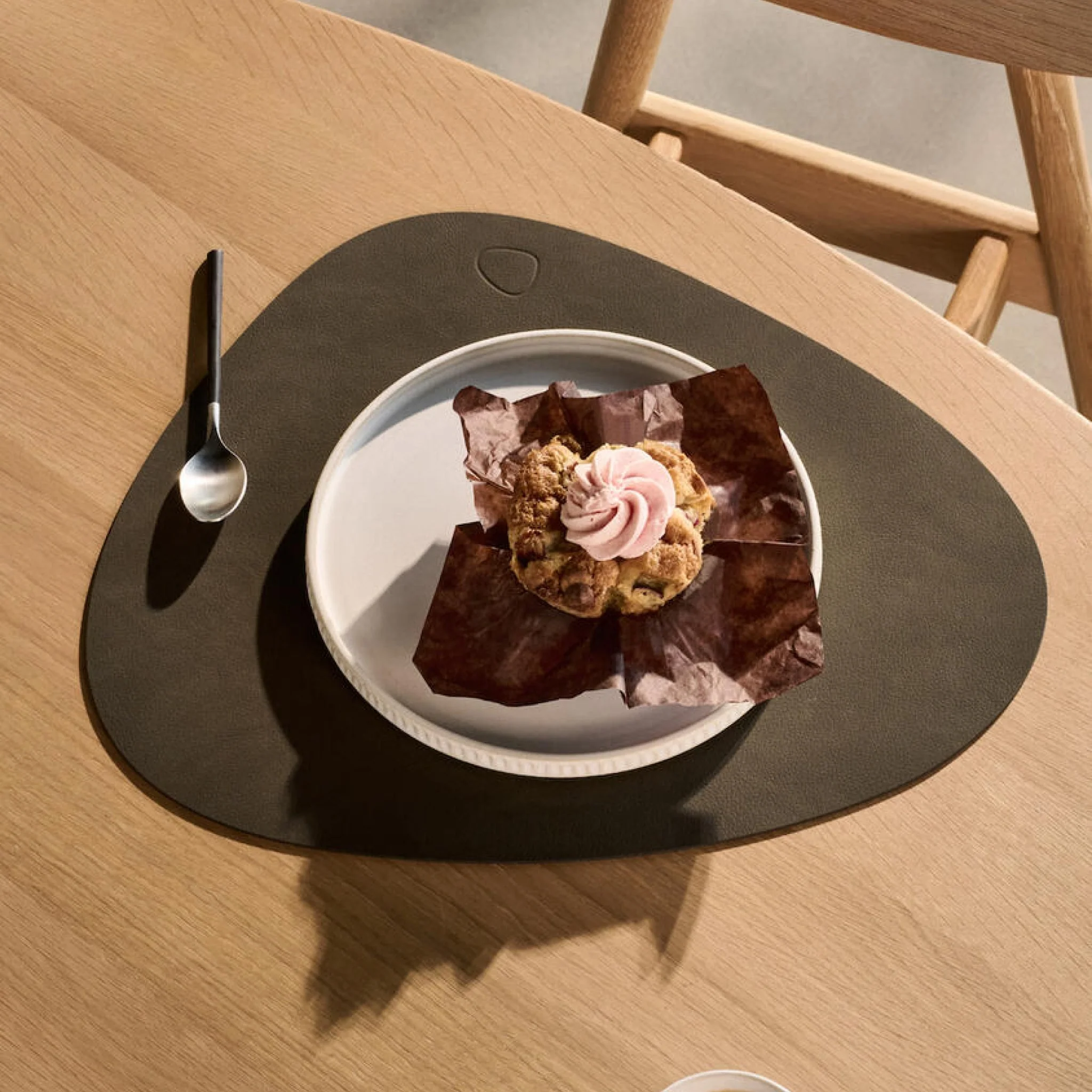 LIND DNA Nupo Curve Table Placemat L, Caviar - Image 2