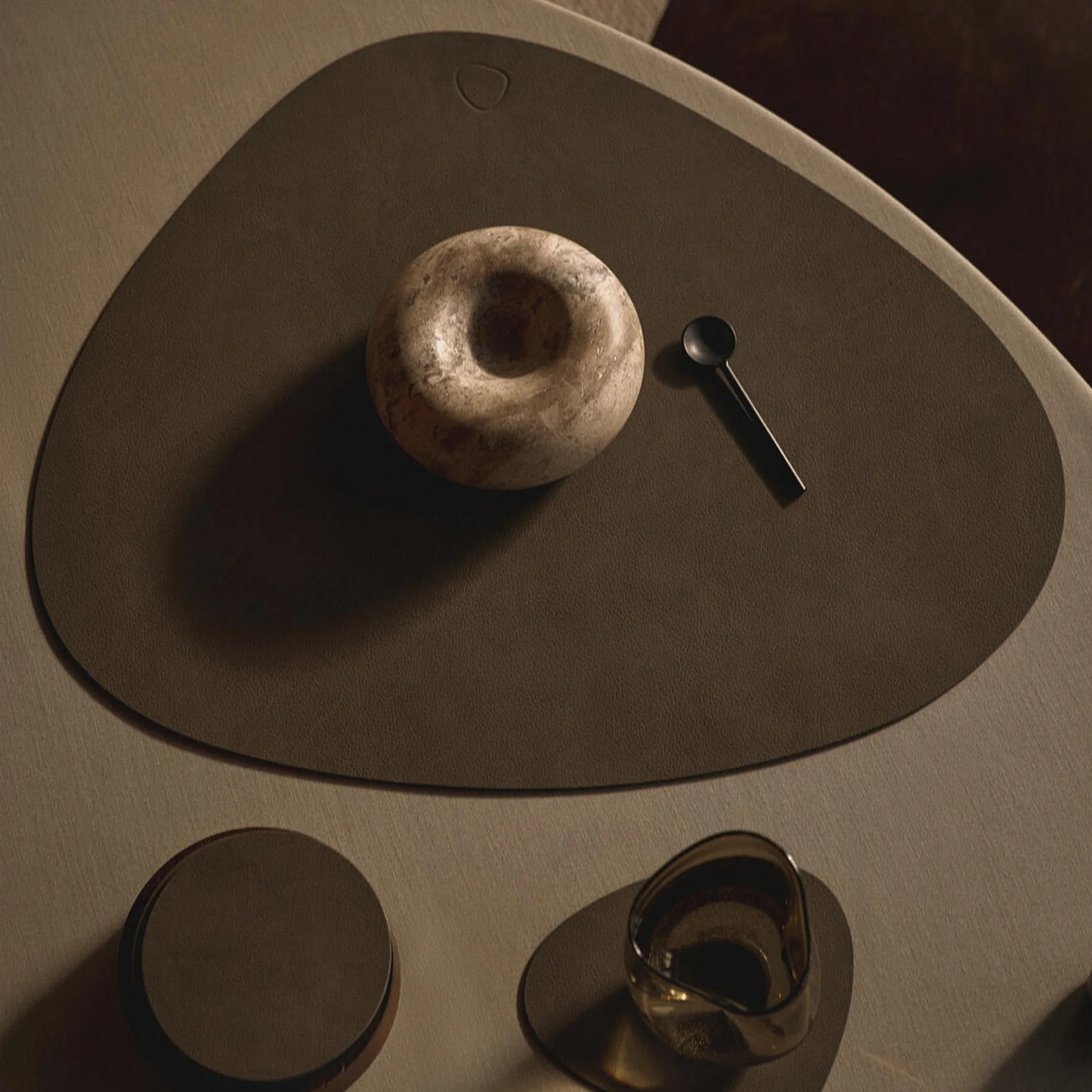 LIND DNA Nupo Curve Table Placemat L, Caviar - Image 4