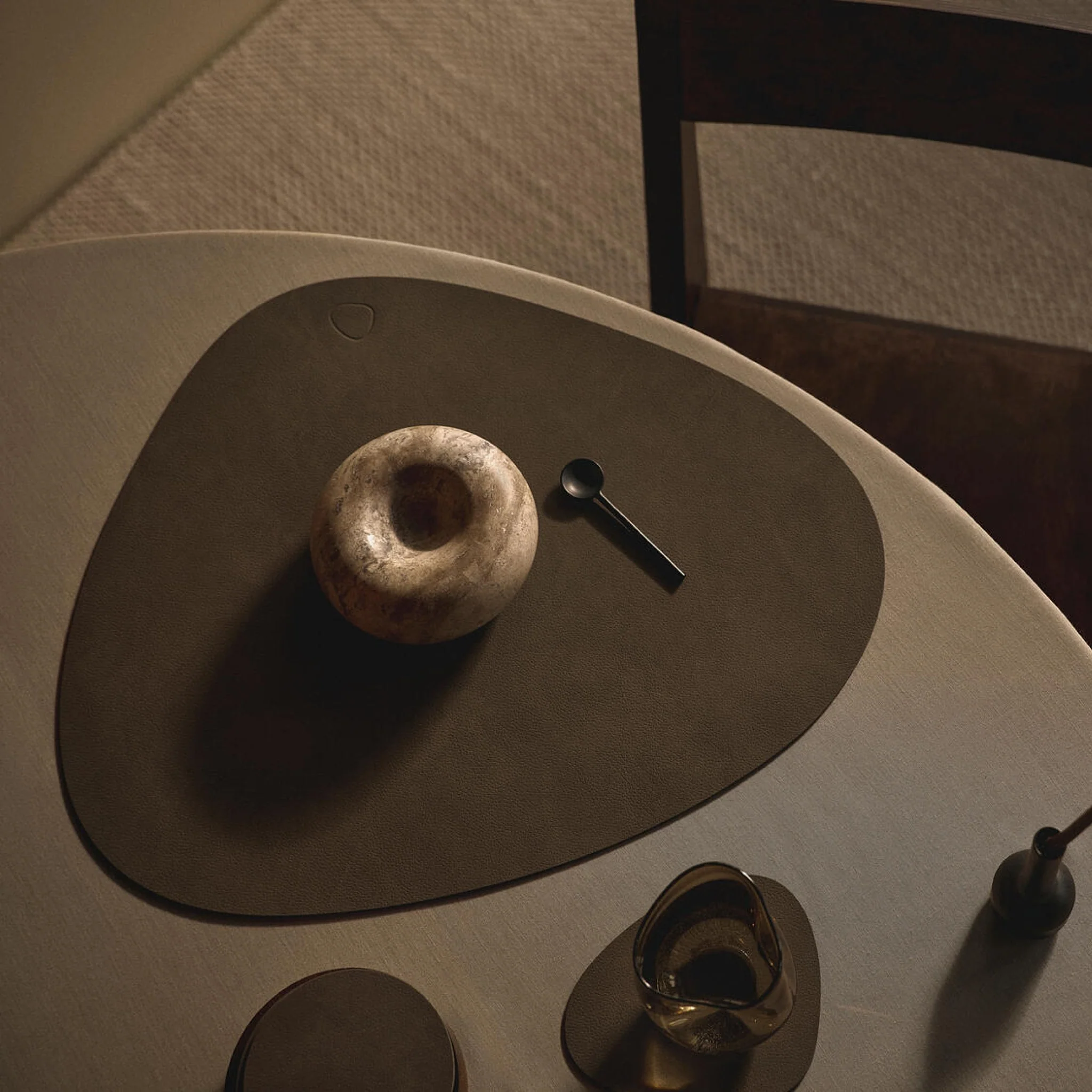 LIND DNA Nupo Curve Table Placemat L, Caviar - Image 6