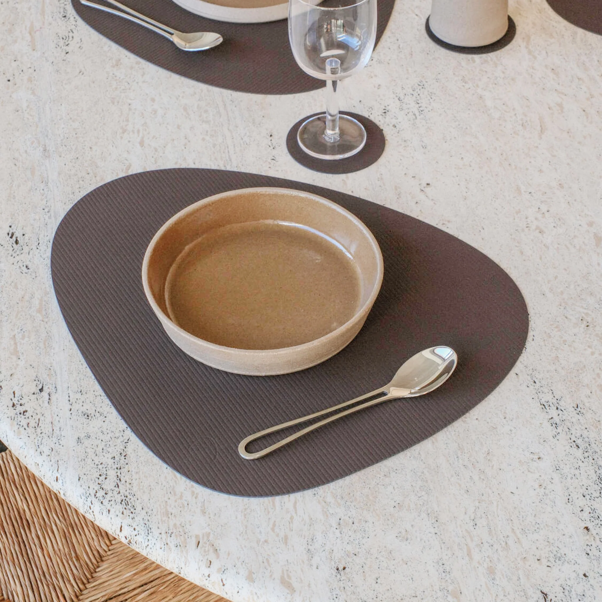 LIND DNA Nupo Curve Table Placemat L, Caviar - Image 7