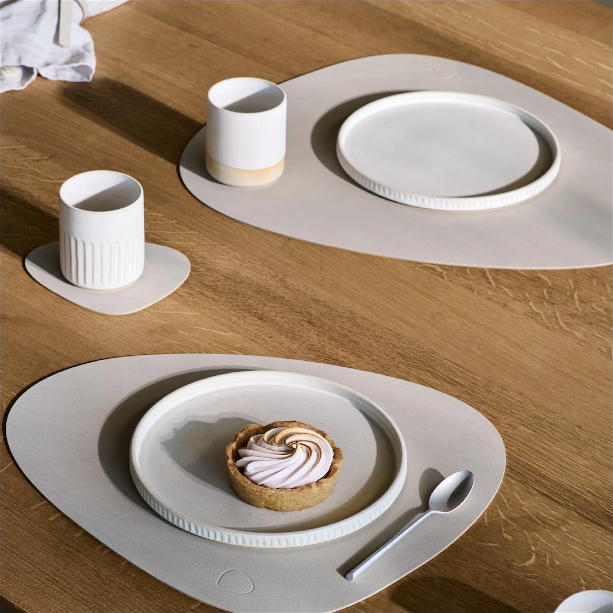 LIND DNA Nupo Curve Table Placemat L, Oyster White - Image 2