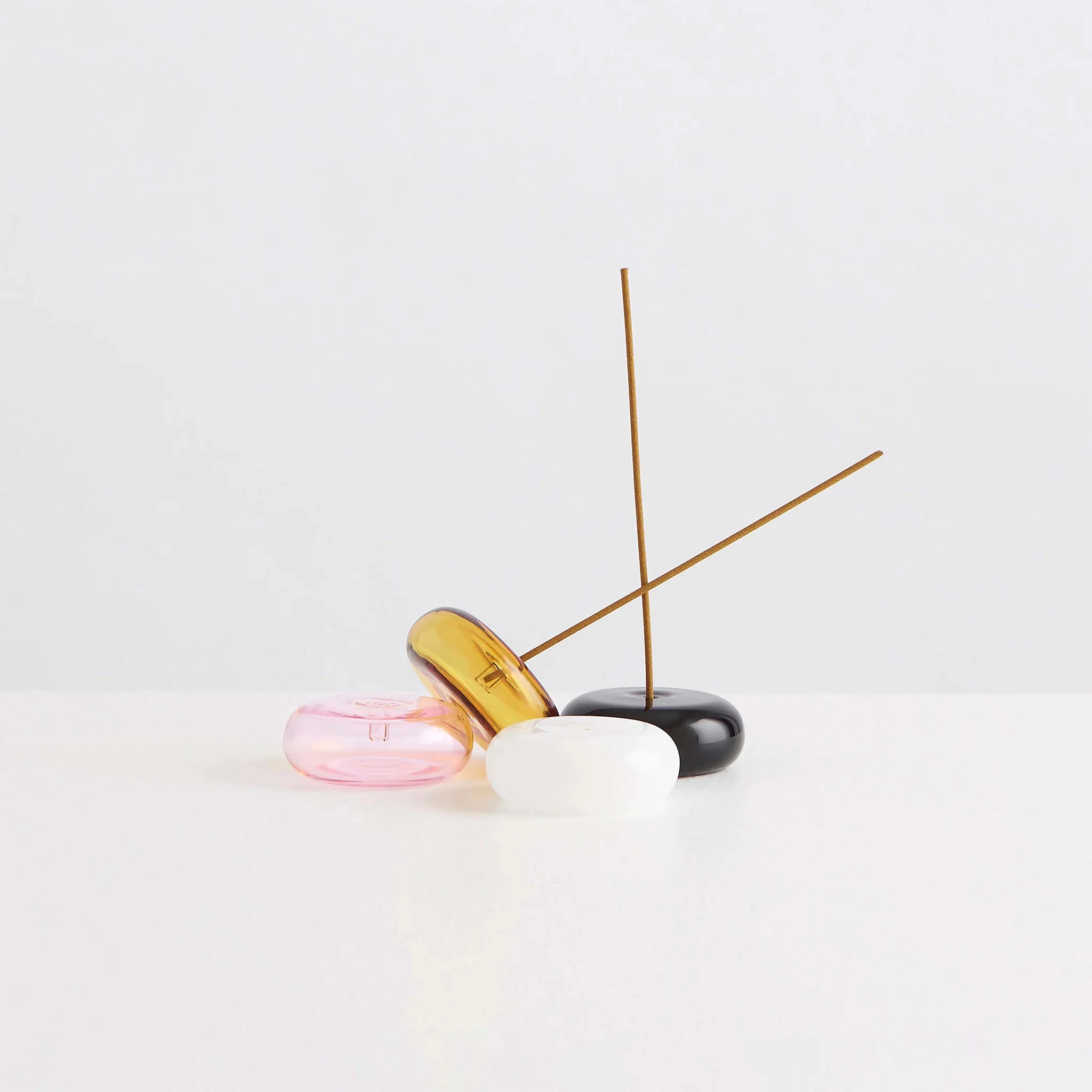 MAISON BALZAC The Pebble Incense Holder, Opaque White - Image 3