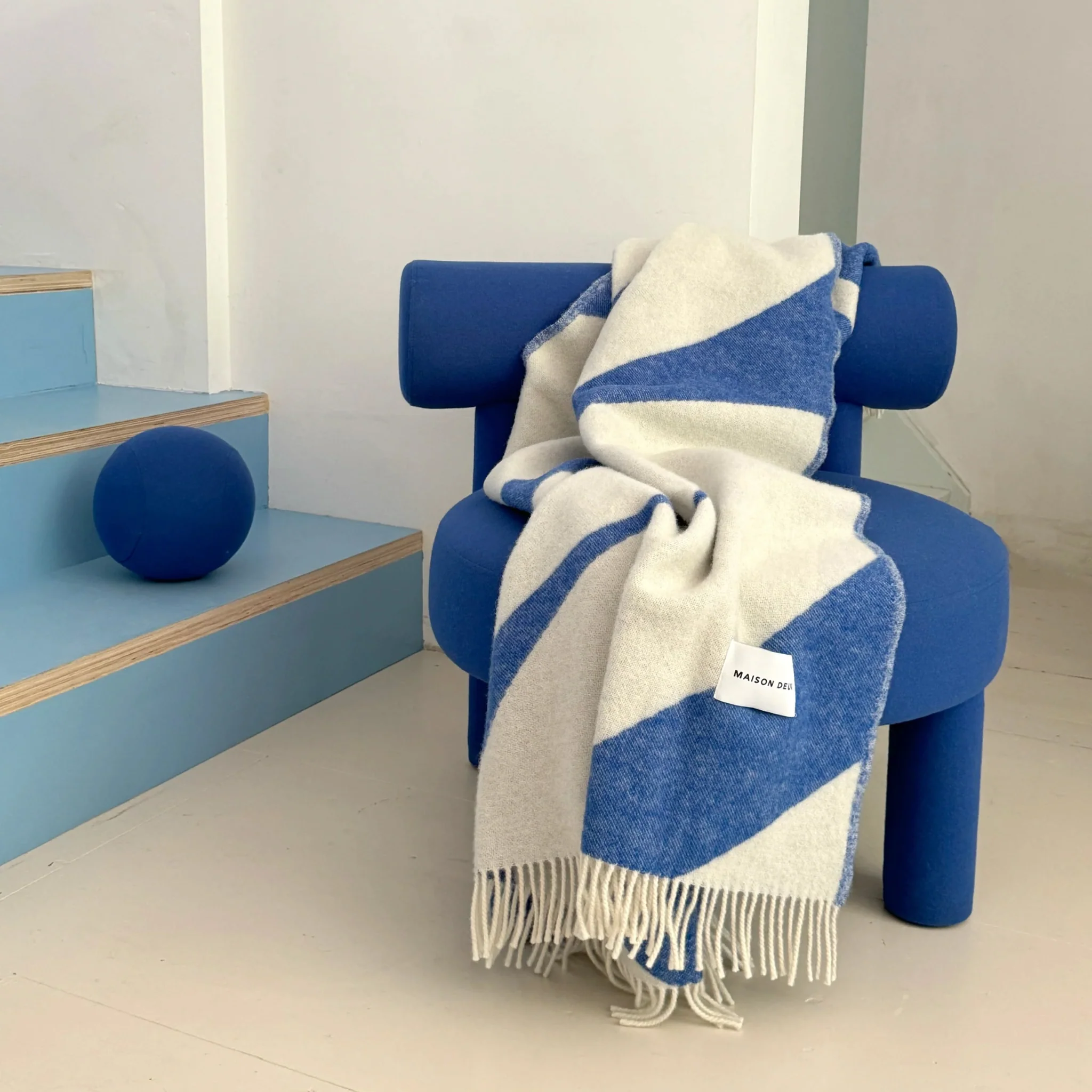 MAISON DEUX Swirl Throw Blanket, Kobalt Blue/White - Image 2