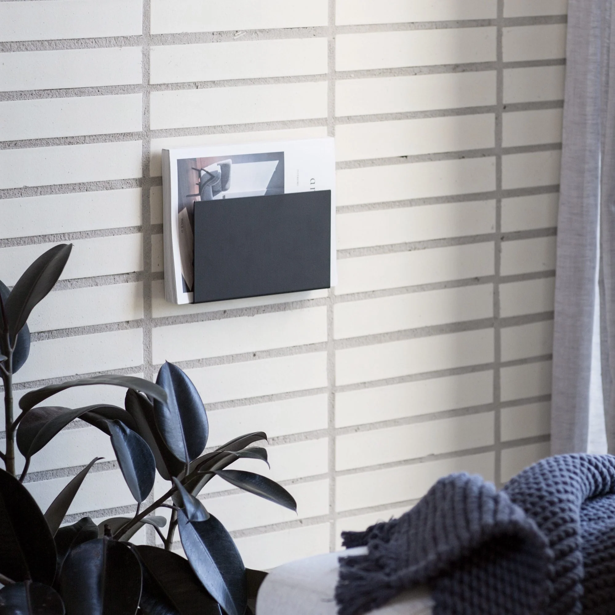 DESIGNSTUFF Wall Mounted Magazine Holder, Black - Image 5