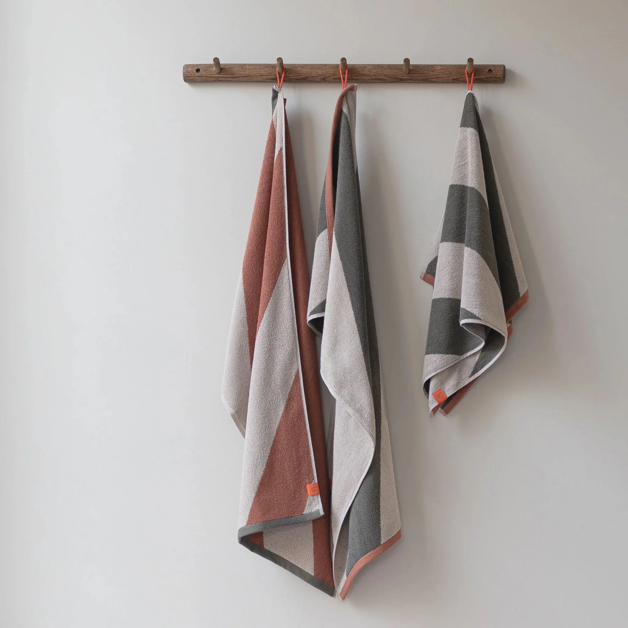 METTE DITMER Diagonal Bath Mat, 50x80cm, Dark Olive - Image 3