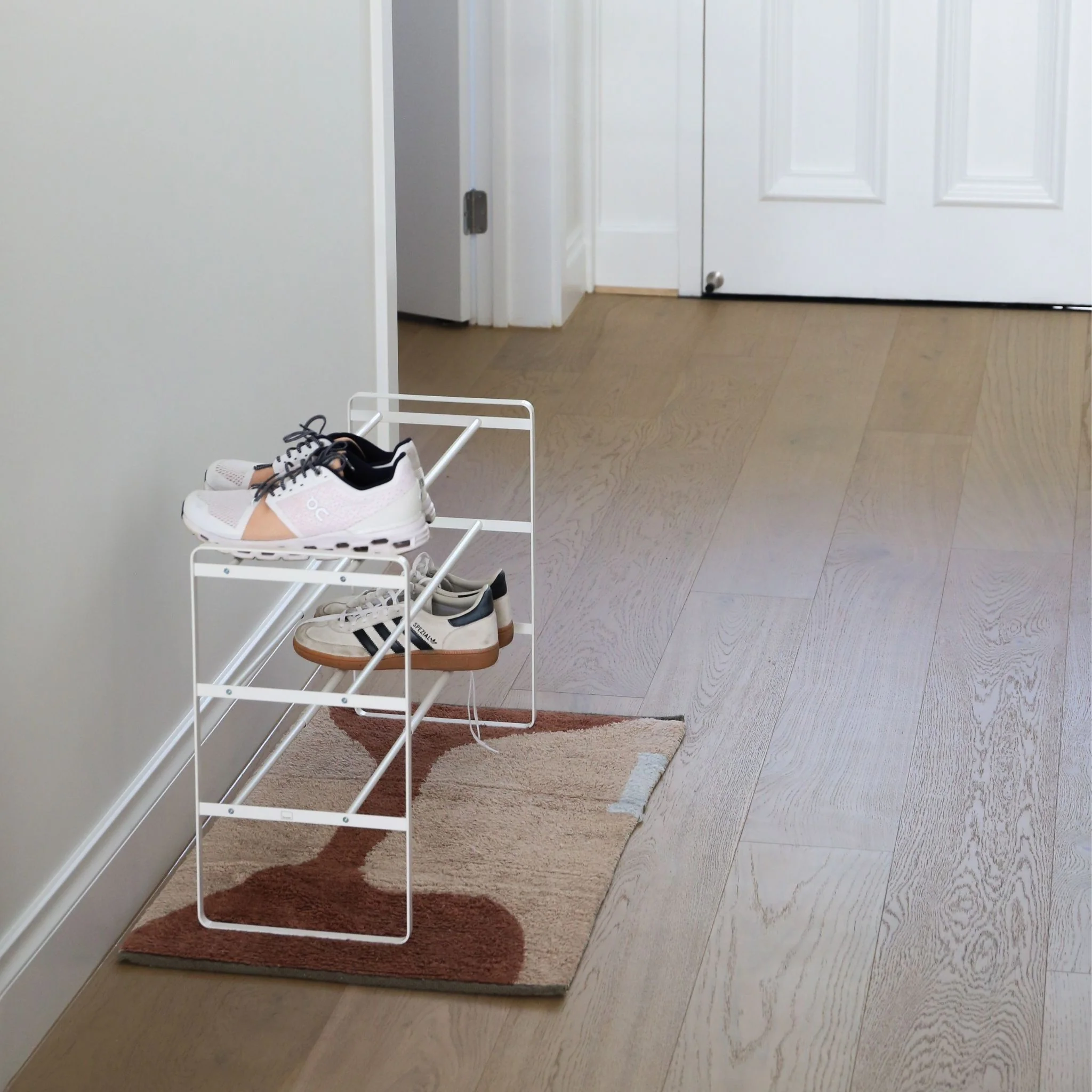 YAMAZAKI Frame Extendable Shoe Rack, 3 Tier, White - Image 10