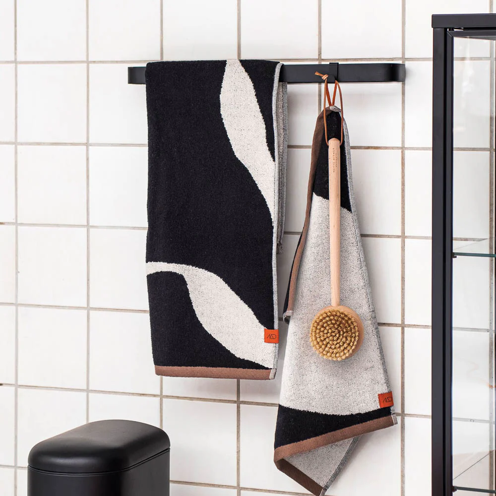 METTE DITMER Nova Arte Bath Towel, 70x133cm, Black/Off-White - Image 3