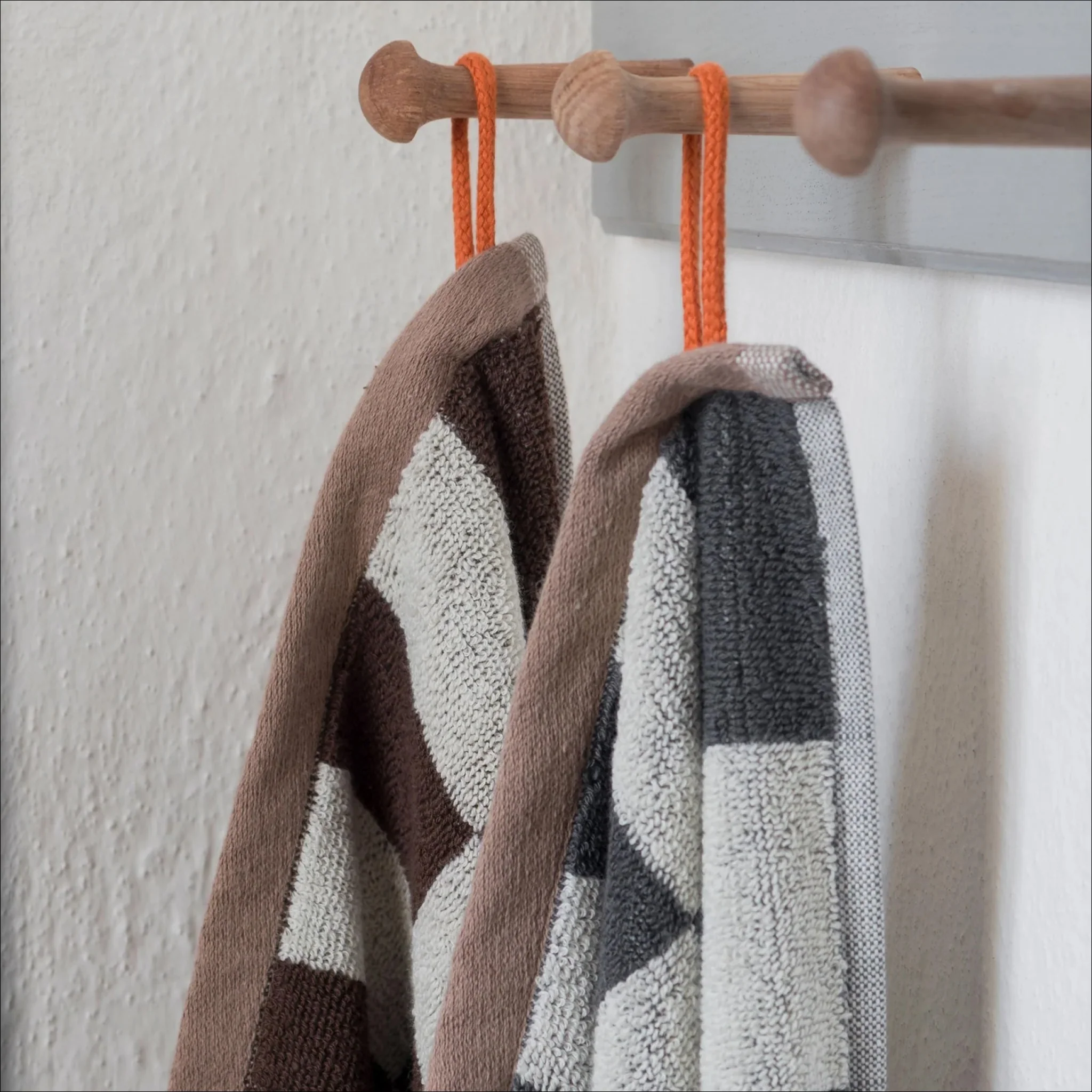 METTE DITMER Retro Hand Towel, Organic Cotton, 40x55 cm, Chocolate (2 Pack) - Image 3