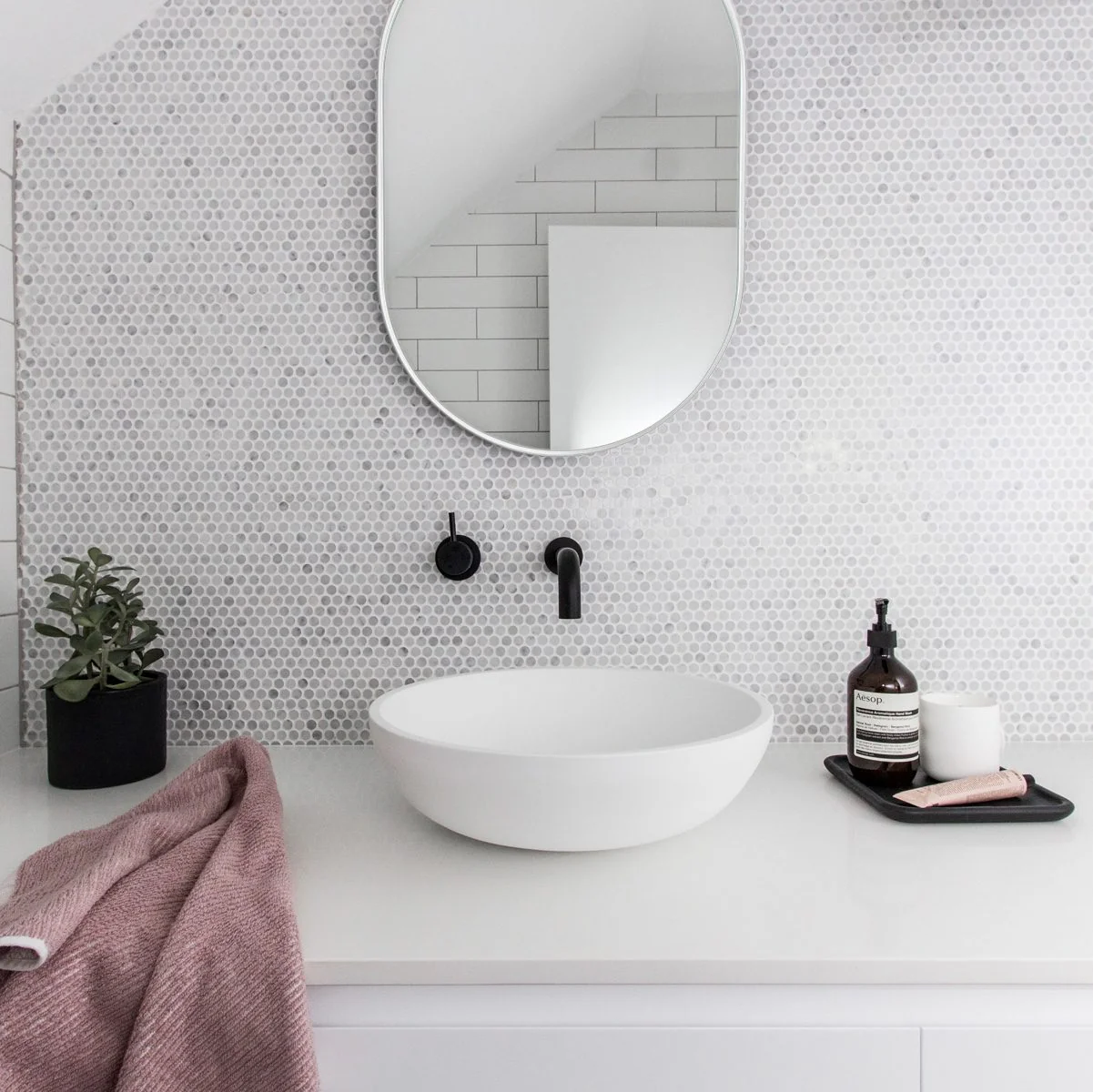 MIDDLE OF NOWHERE Bjorn Oval Mirror, White, 50x75cm - Image 3