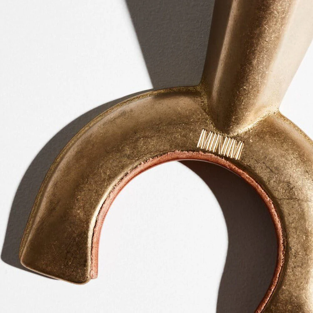 MINIM Sandcast Guitar Hanger, Brass/Tan - Image 4