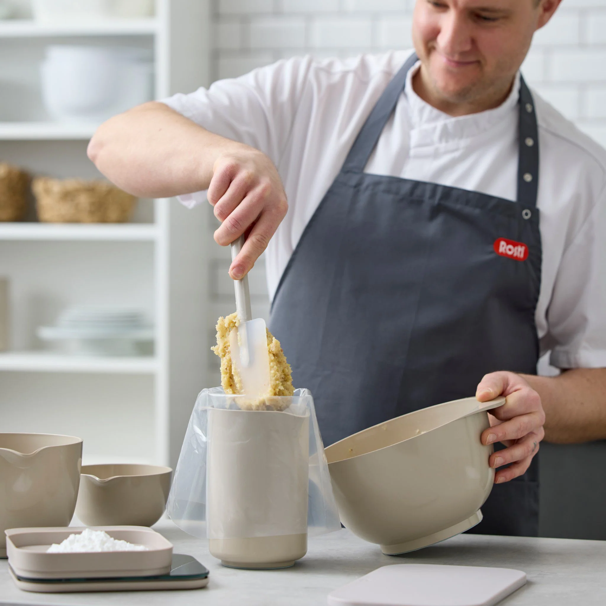 ROSTI Classic Mixing Jug 1.25 L, Humus - Image 4