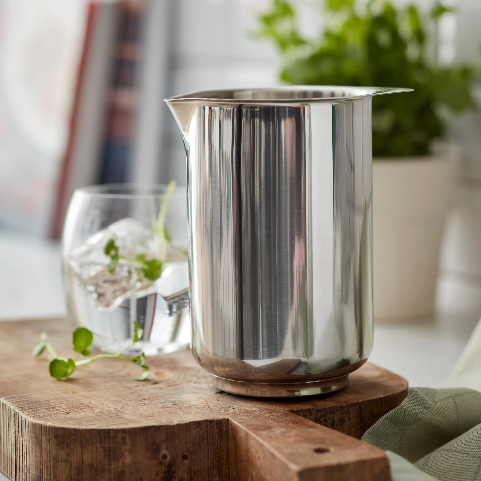 ROSTI Classic Mixing Jug 1L, Steel - Image 3