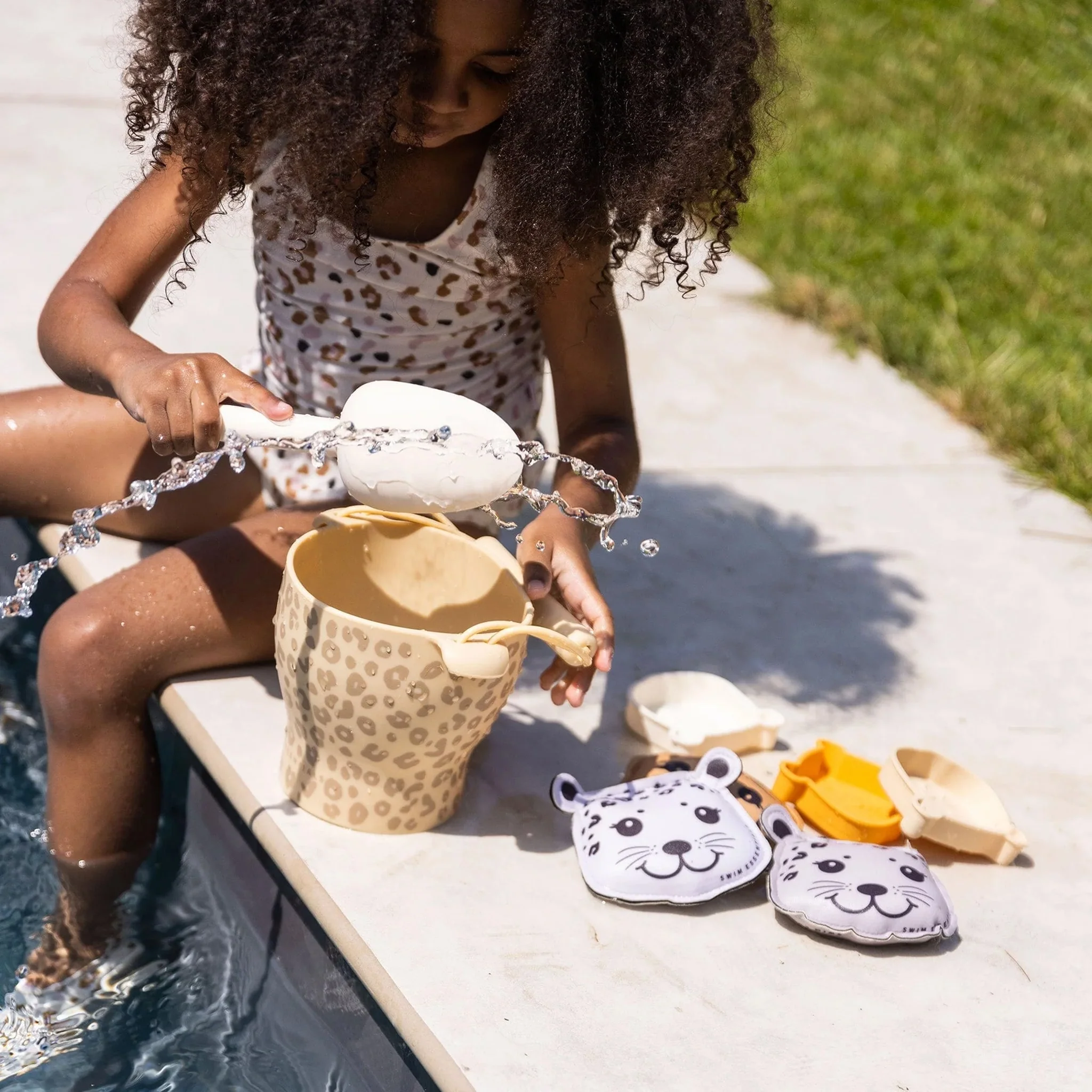 SWIM ESSENTIALS Beach Bucket Set, Roamer - Image 2