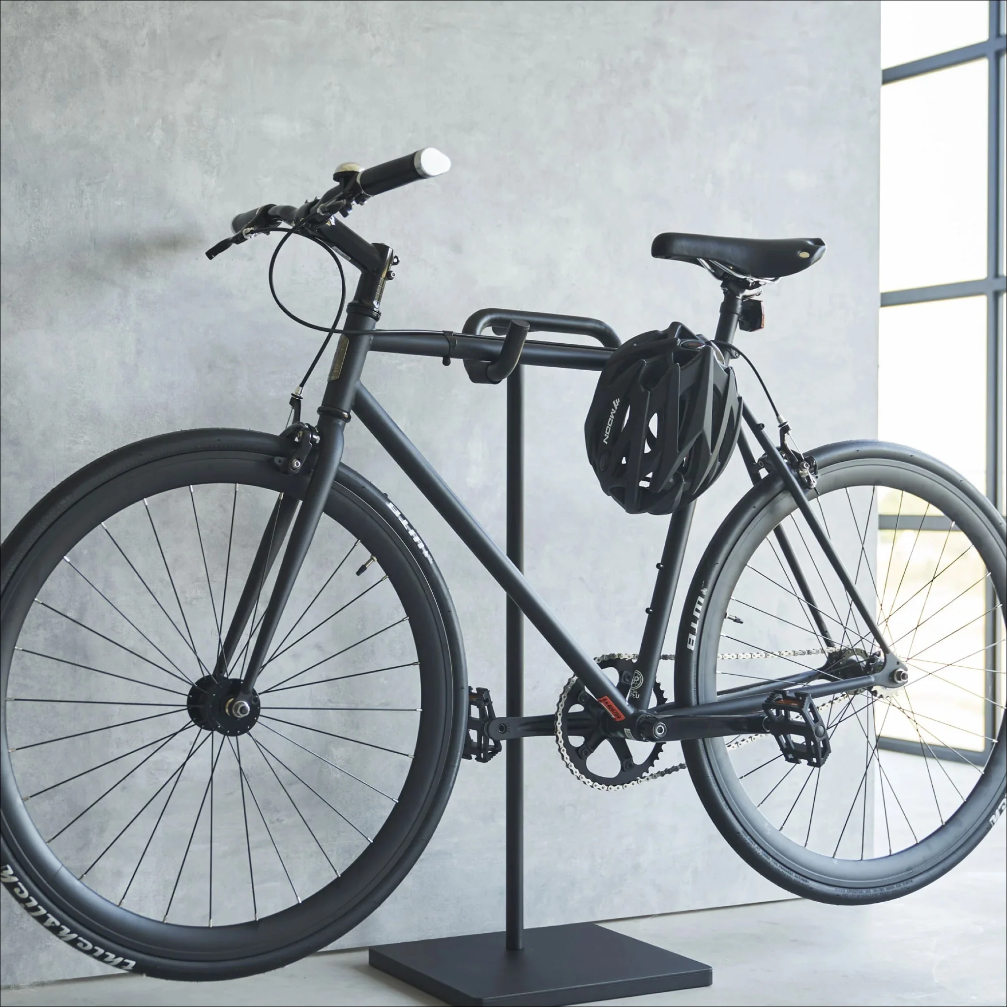 YAMAZAKI Tower Indoor Bicycle Stand, Black - Image 5