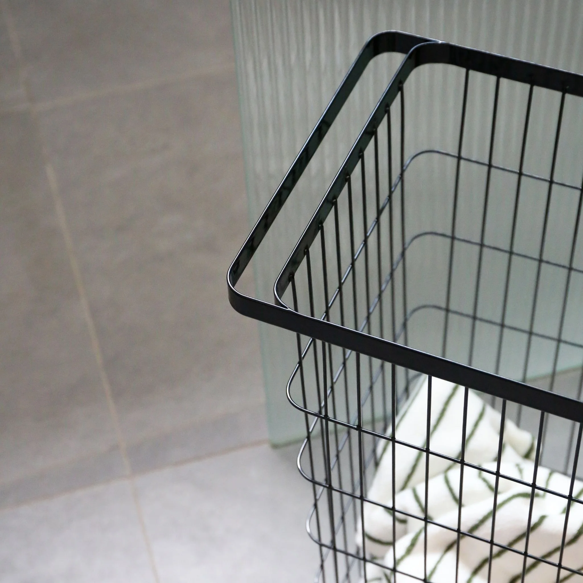 YAMAZAKI Tower Laundry Basket with Wheels, Black - Image 3