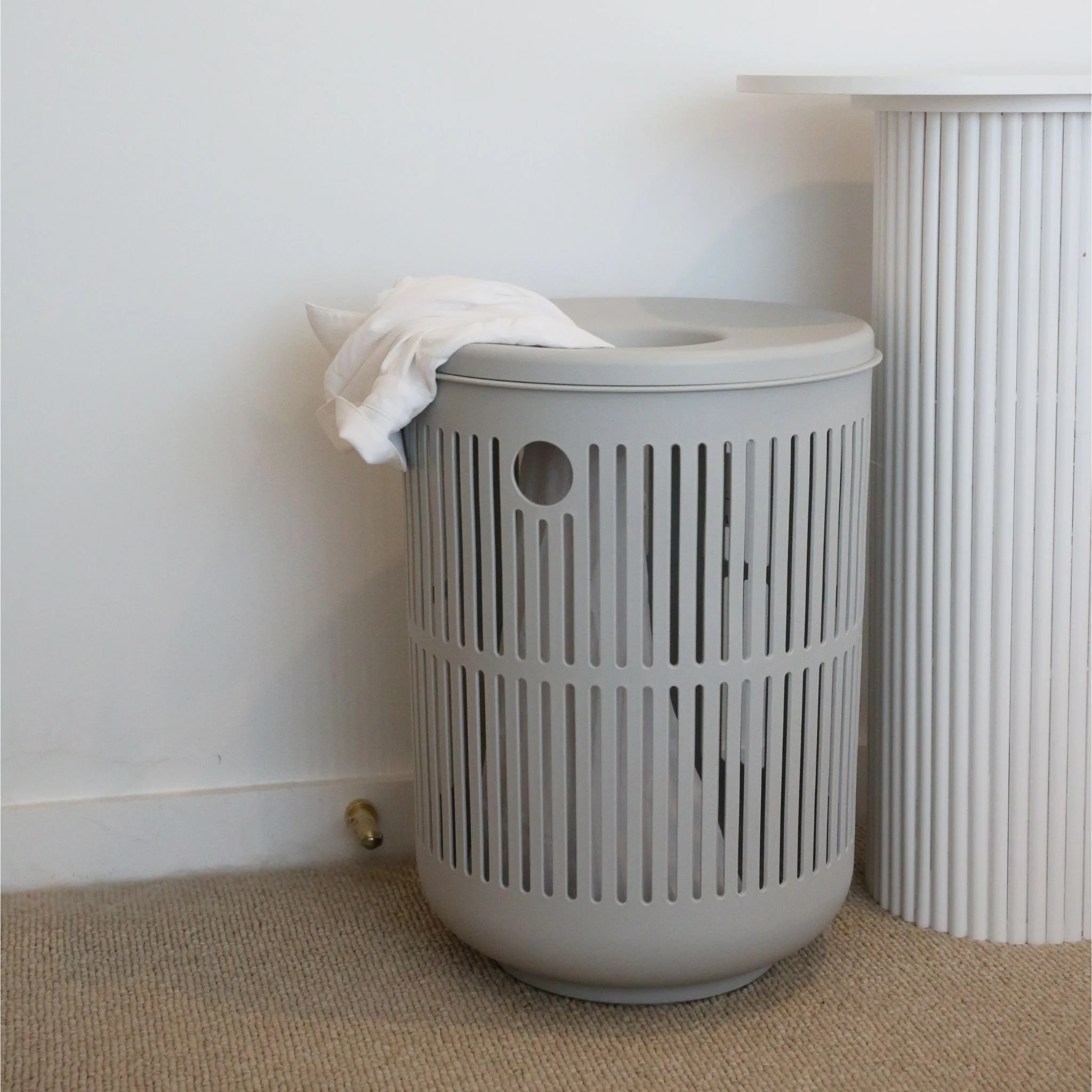 ZONE DENMARK Ume Laundry Basket 60L w/Lid, Soft Grey - Image 6