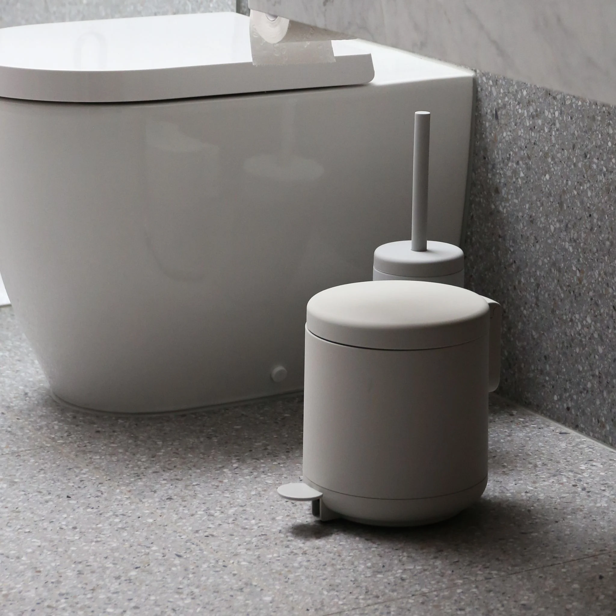 ZONE DENMARK Ume Pedal Bin Soft Touch 4L, Soft Grey - Image 4