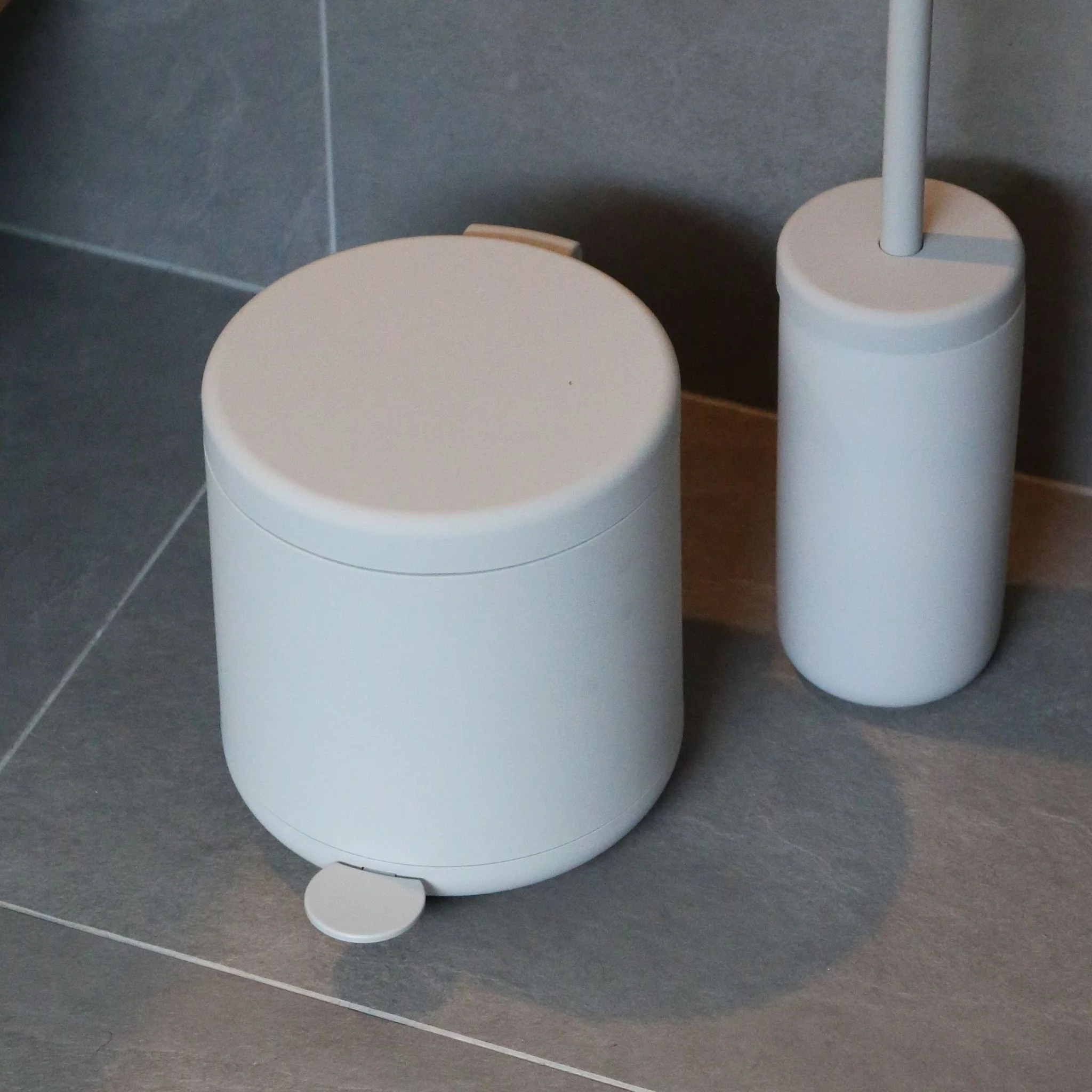 ZONE DENMARK Ume Pedal Bin Soft Touch 4L, Soft Grey - Image 5