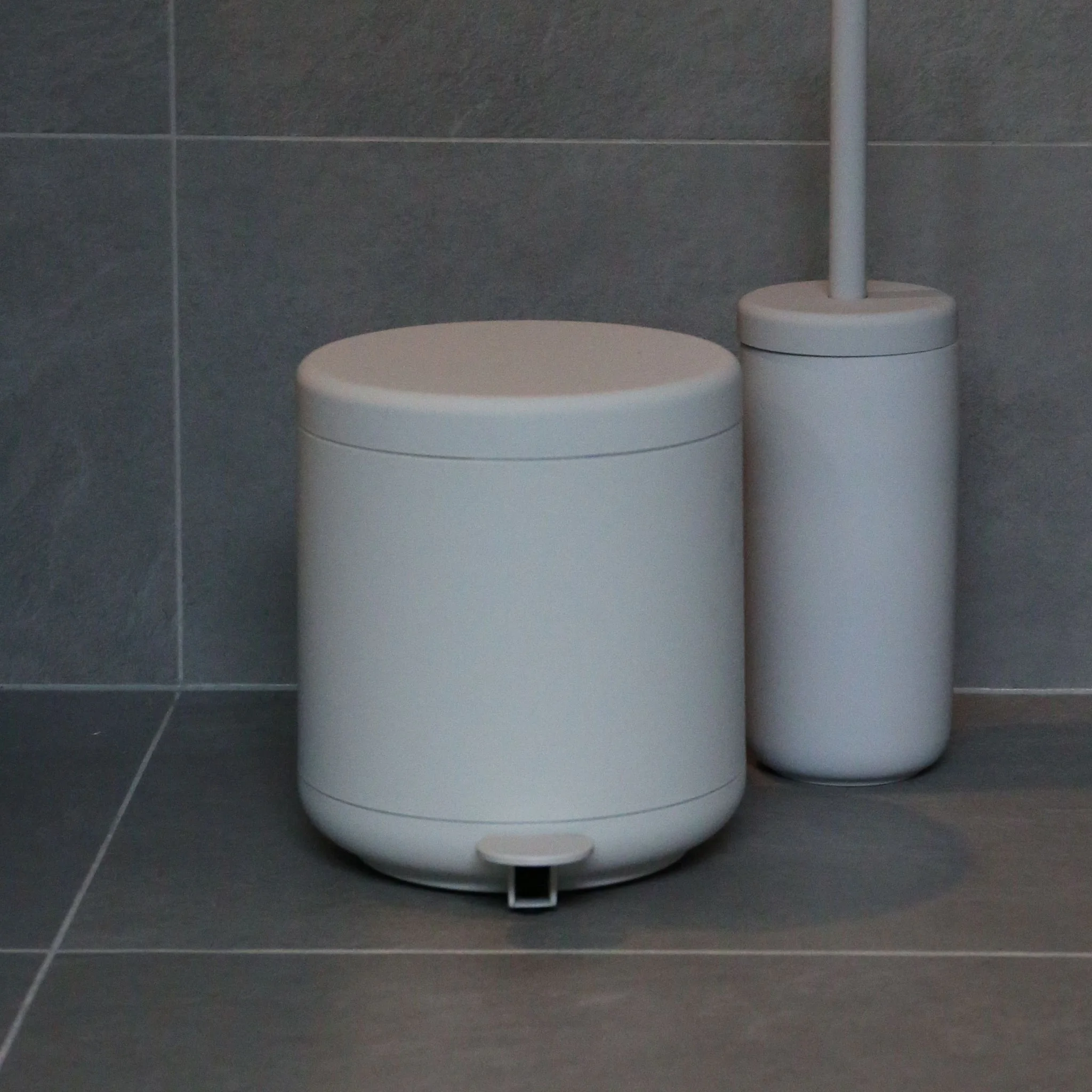 ZONE DENMARK Ume Pedal Bin Soft Touch 4L, Soft Grey - Image 6