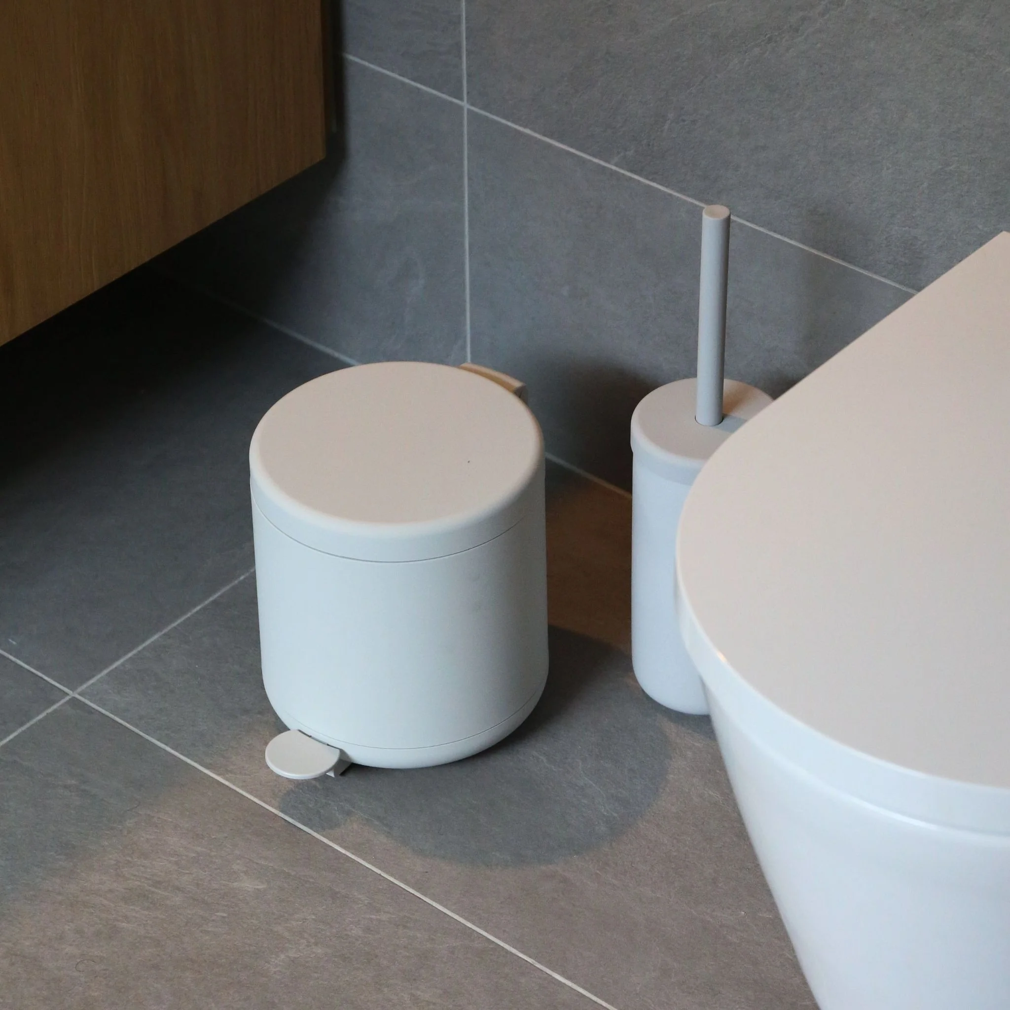 ZONE DENMARK Ume Pedal Bin Soft Touch 4L, Soft Grey - Image 7